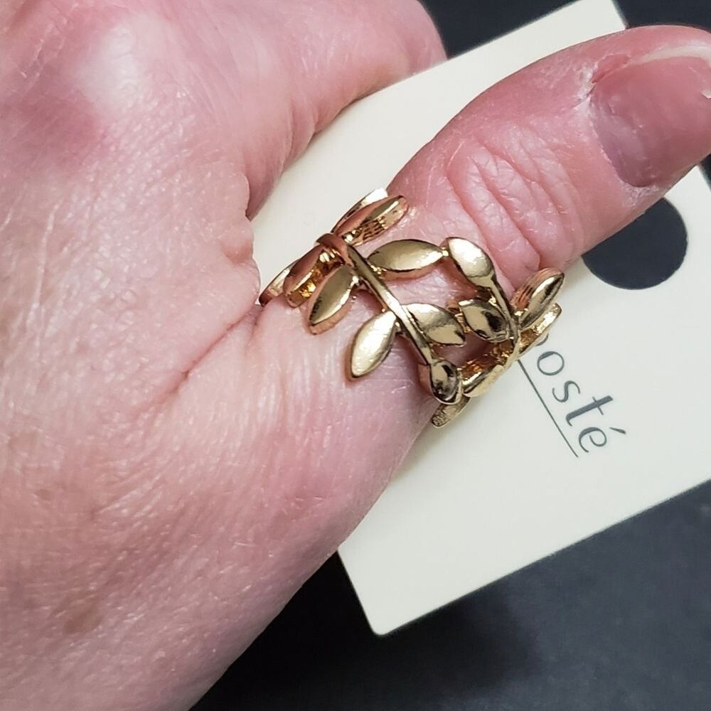 Gold tone leaf ring size 8.75
